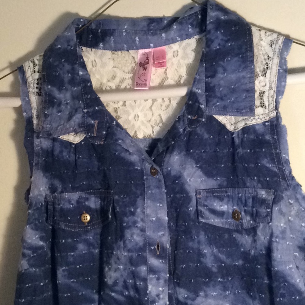 NWOT. Lace faded textured top shirt